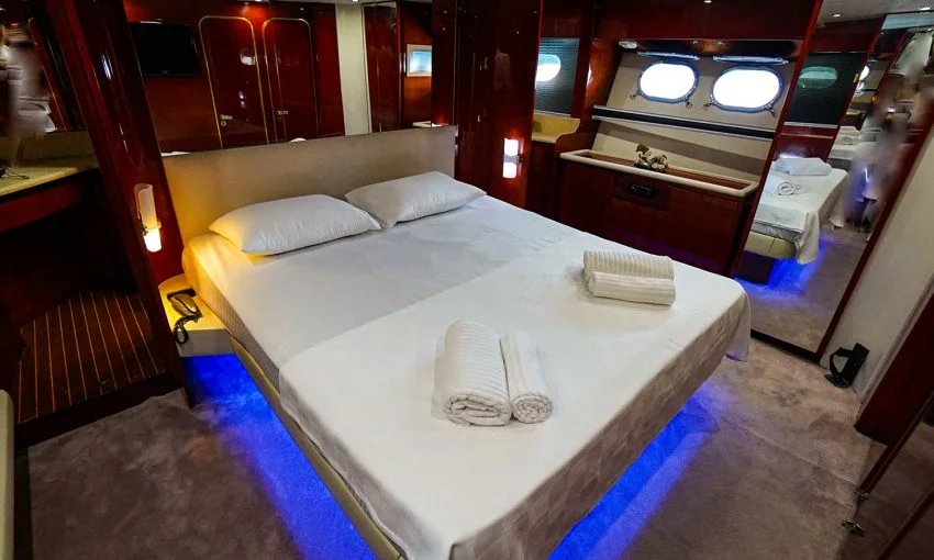 Luxury Motoryacht – 1 v