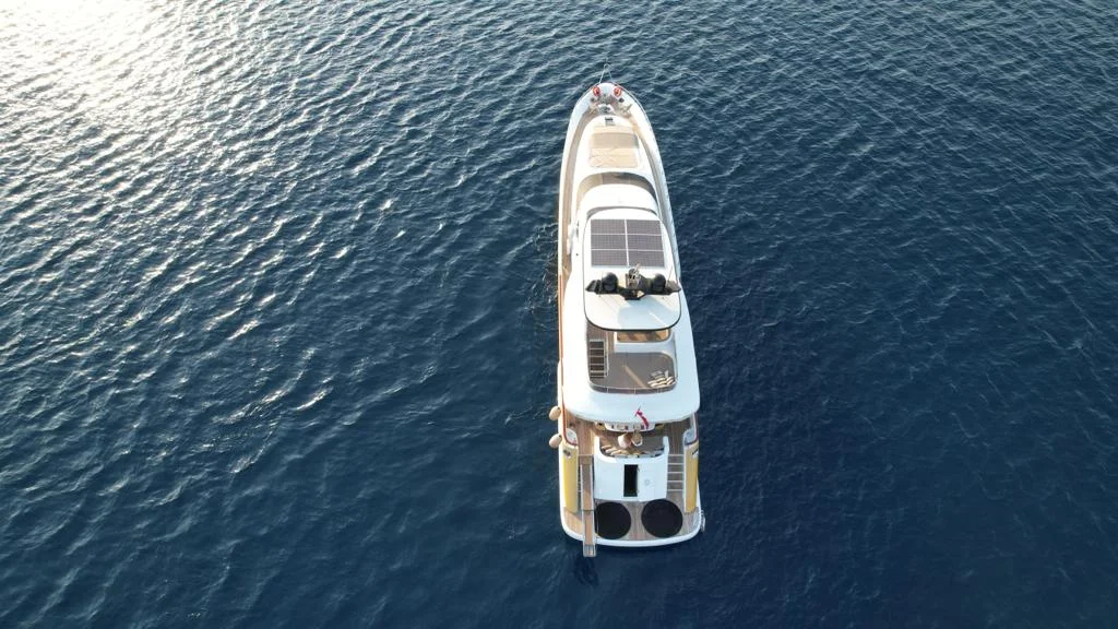 Luxury Motoryacht – 2 b