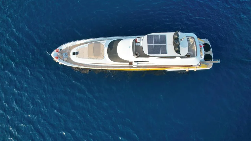 Luxury Motoryacht – 2 c