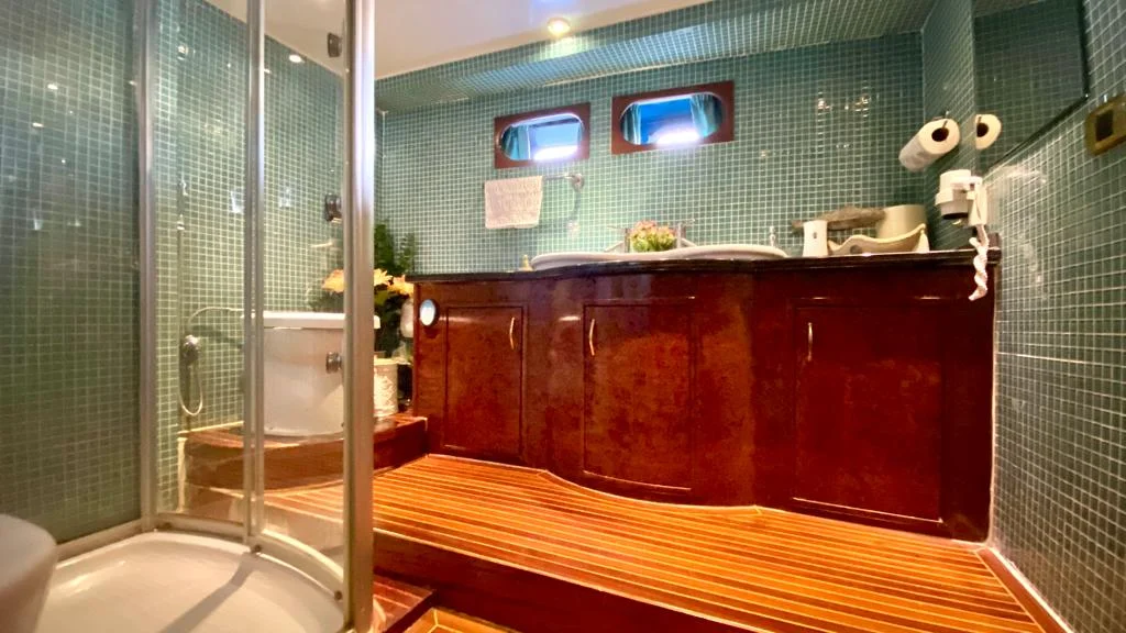 Luxury Motoryacht – 2 h