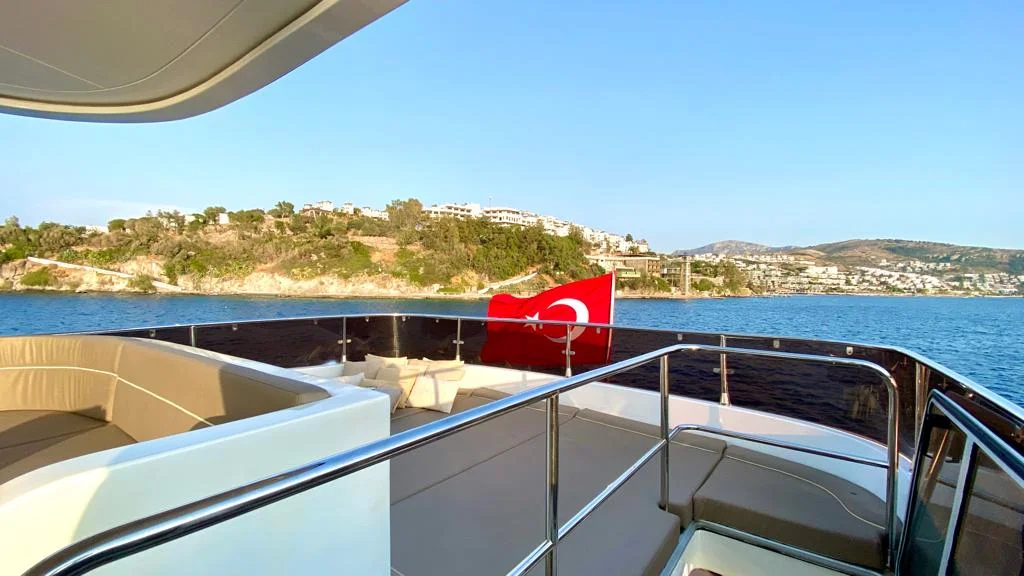 Luxury Motoryacht – 2 v