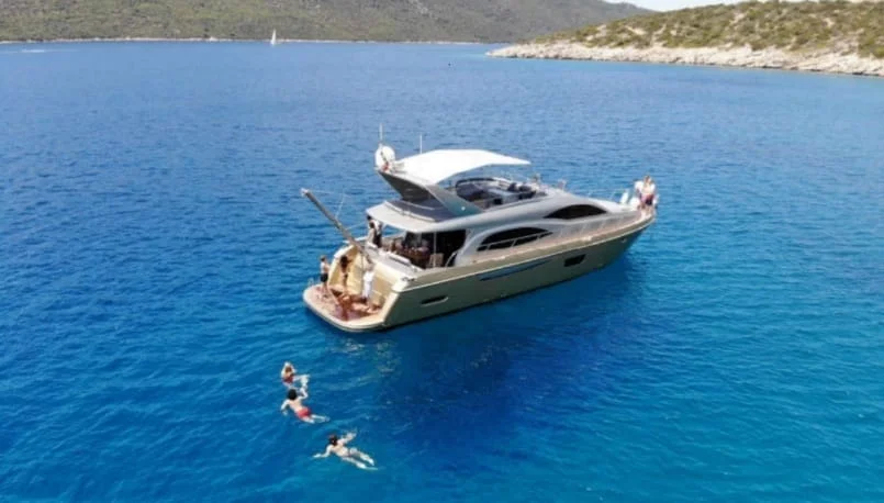 Luxury Motoryacht – 3 a