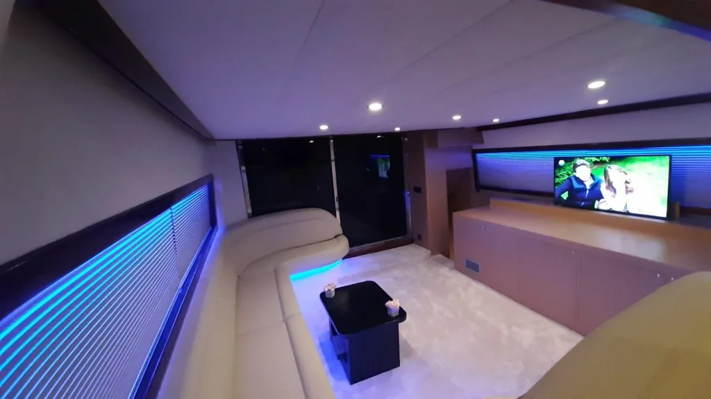 Luxury Motoryacht – 3 f