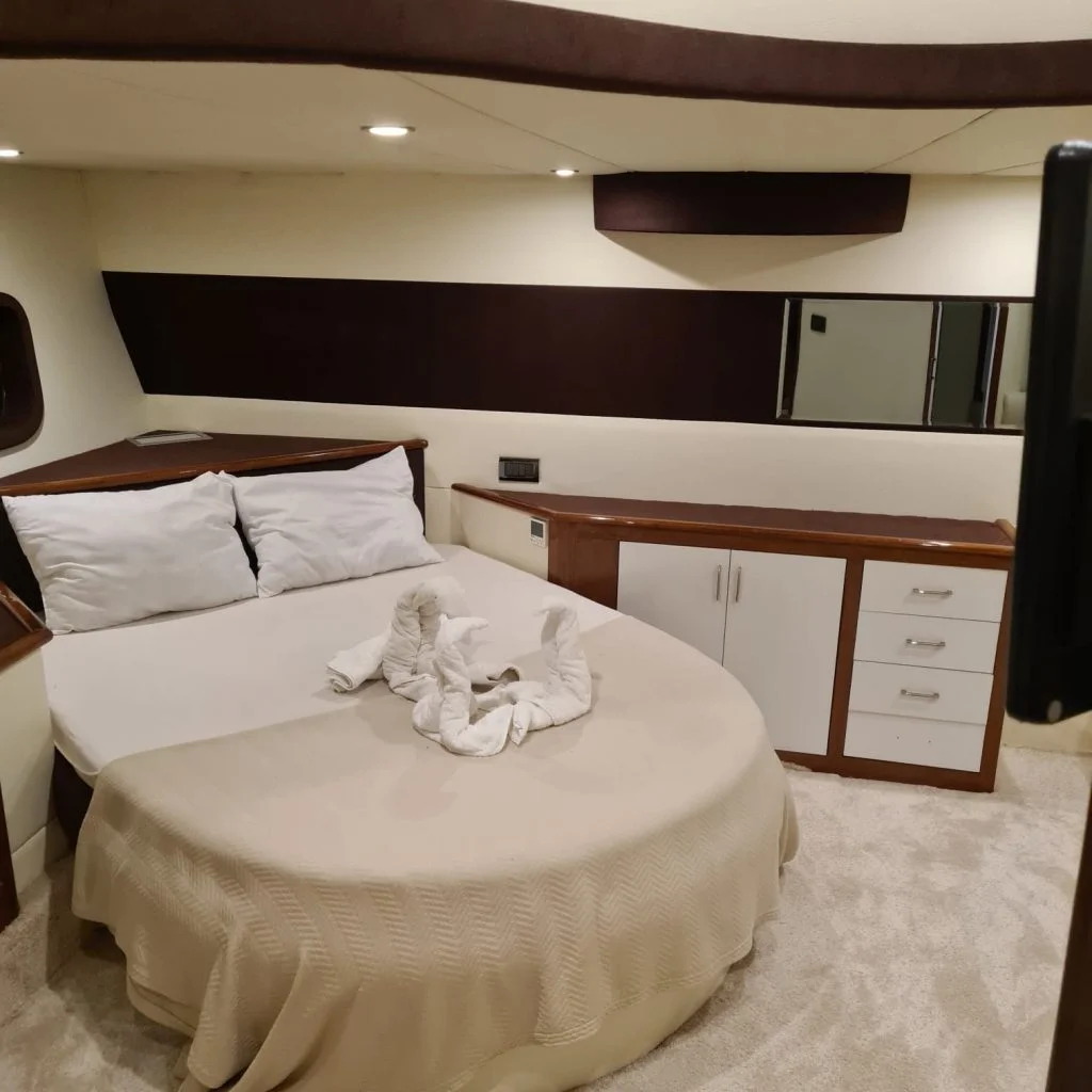 Luxury Motoryacht – 3 v