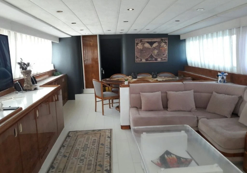 Luxury Motoryacht – 4 c
