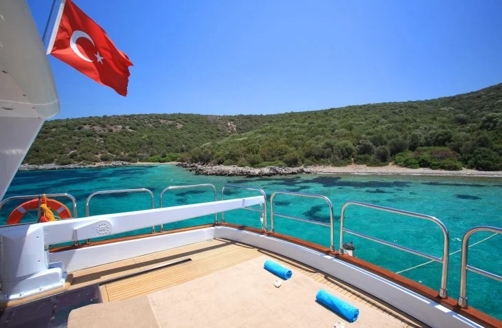 Luxury Motoryacht – 4 e