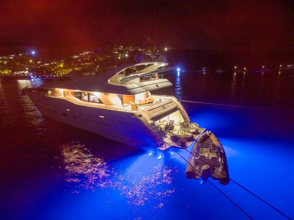 Luxury Motoryacht – 5 a