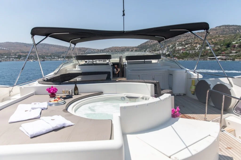 Luxury Motoryacht – 5 e