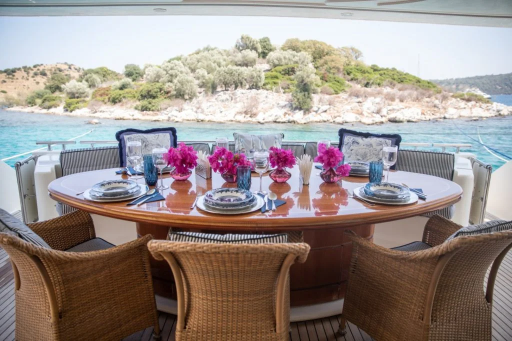 Luxury Motoryacht – 5 v