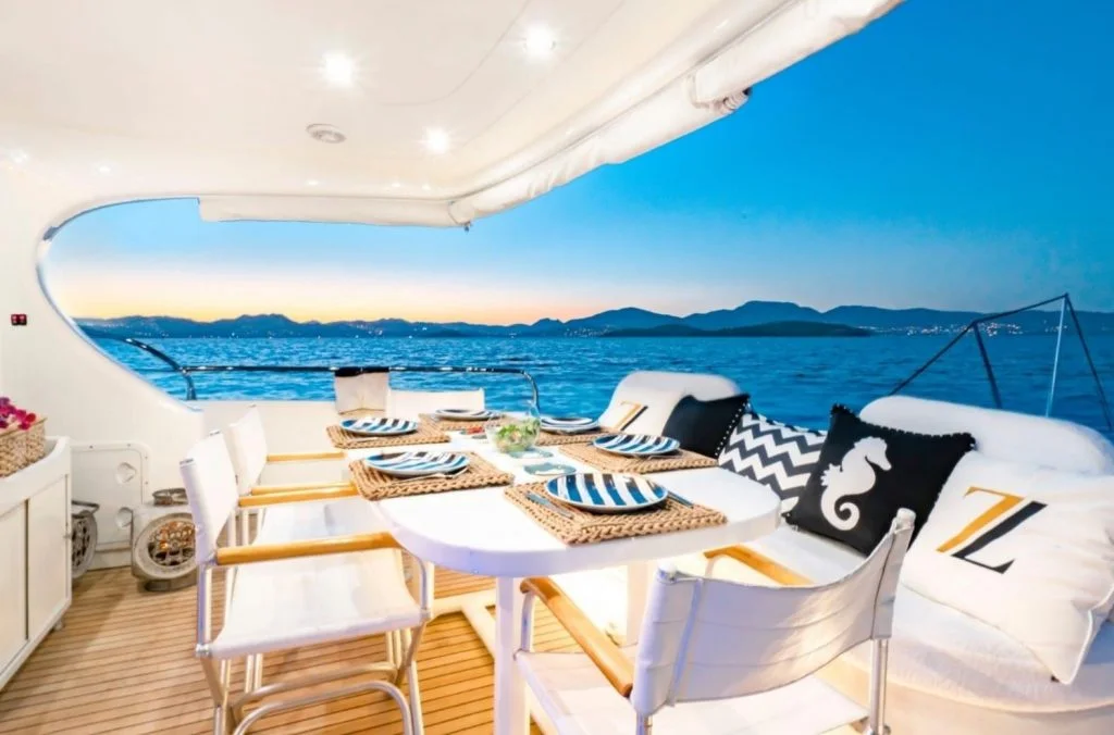 Luxury Motoryacht – 6 g