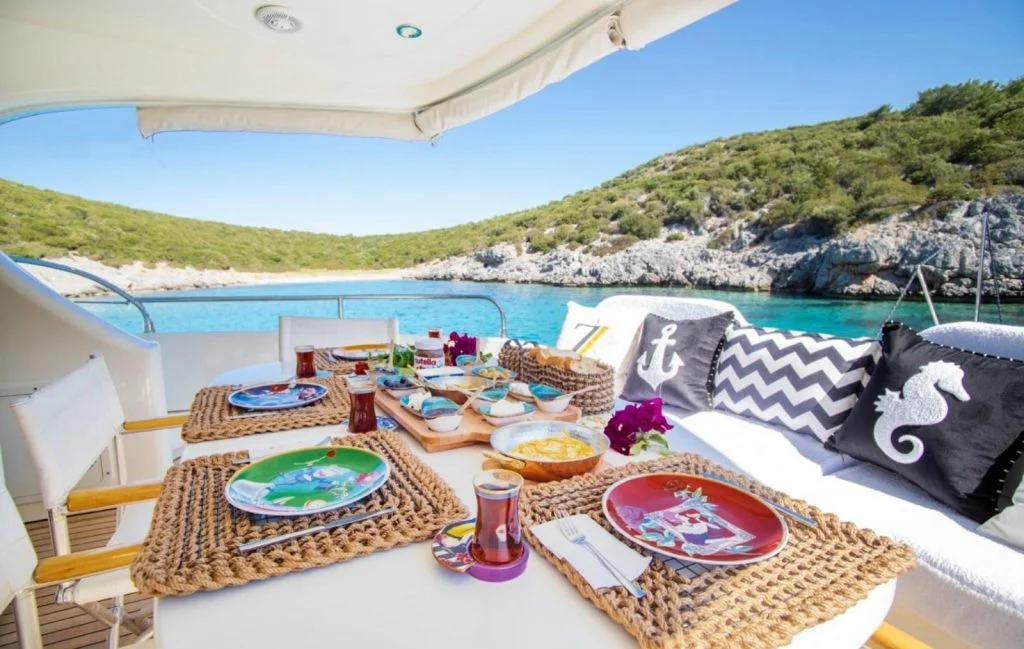 Luxury Motoryacht – 6 h