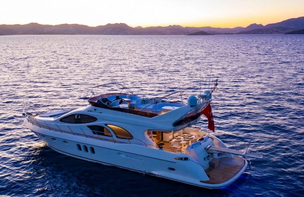 Luxury Motoryacht – 6 s