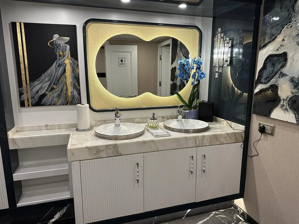 Luxury Motoryacht – 9bbb