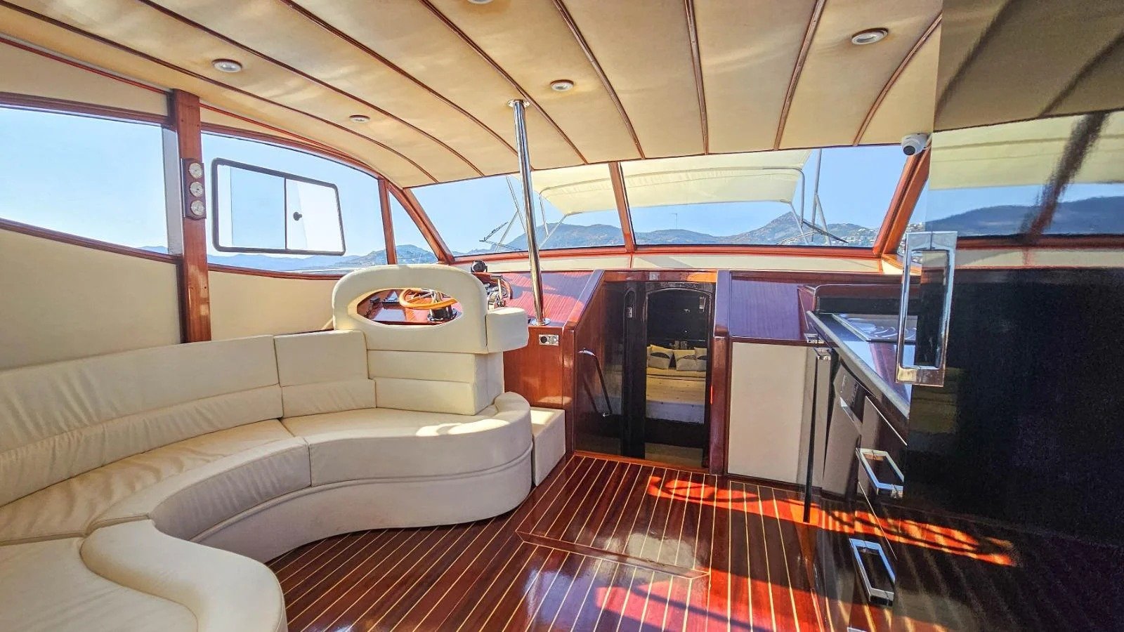 Lux Yacht Pearl (8)