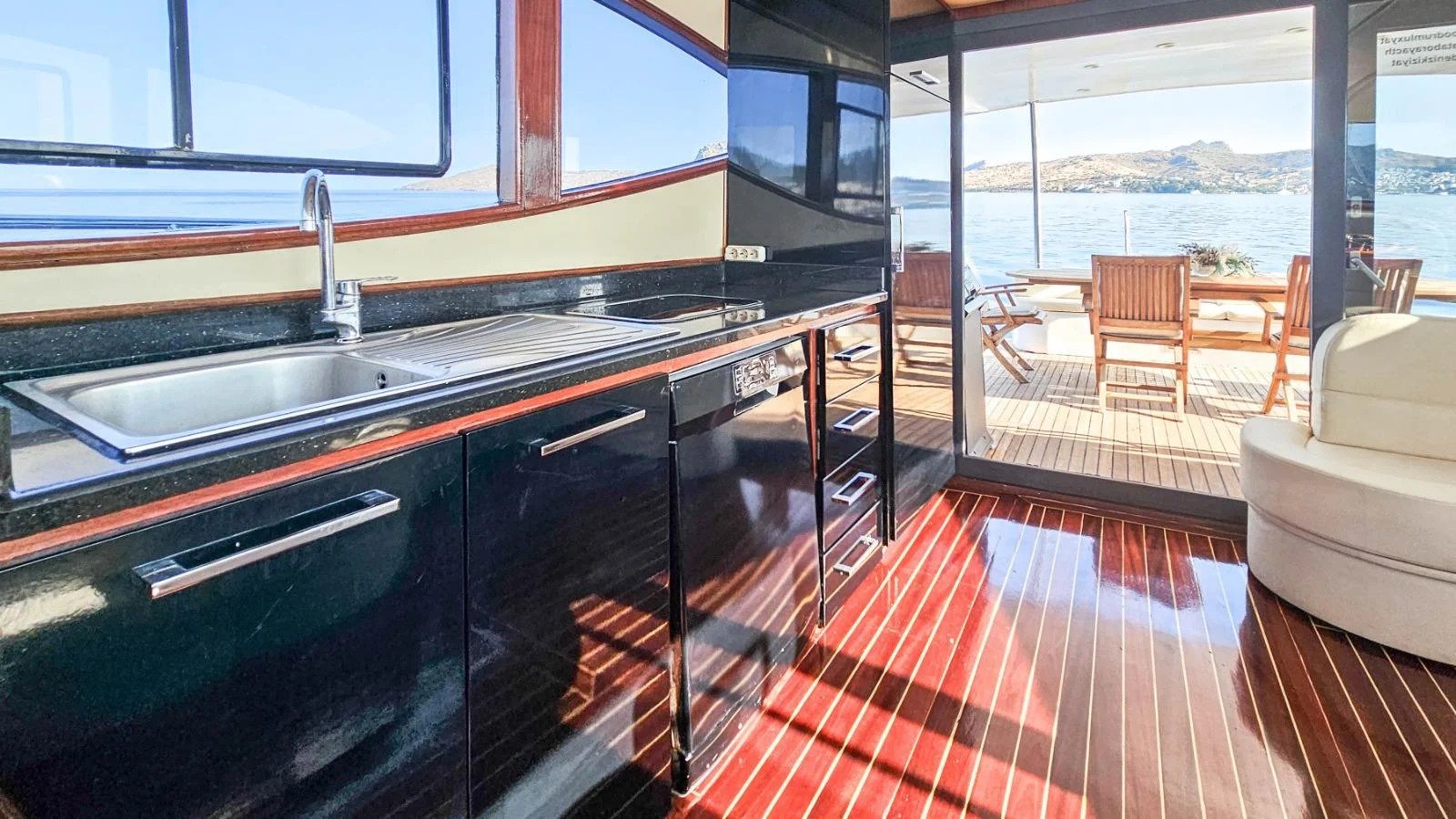 Lux Yacht Pearl (9)