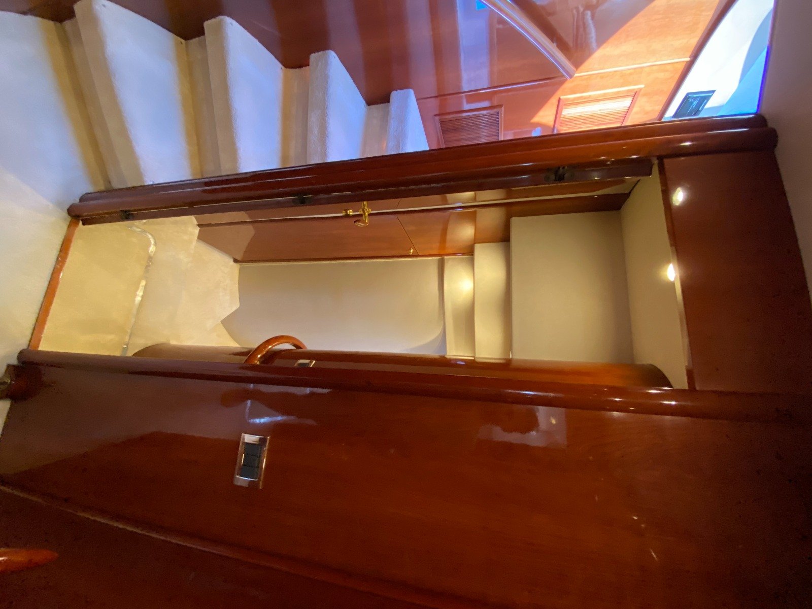 motoryacht Ghost (10)