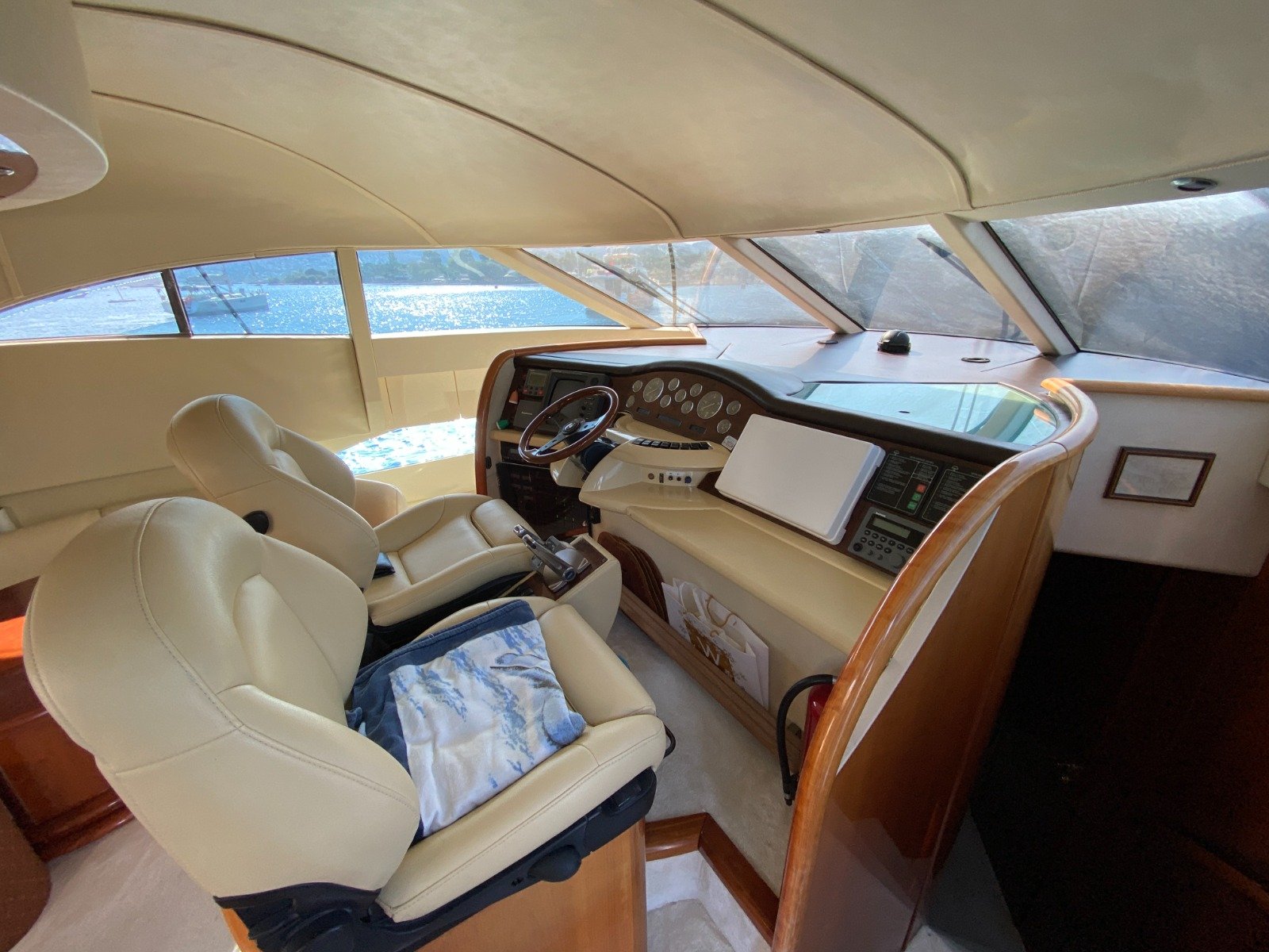 motoryacht Ghost (13)
